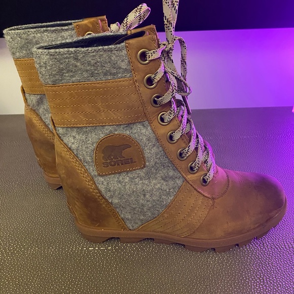 Sorel Shoes - Sorel Lexie Camel/Grey Wedge Boots 7.5